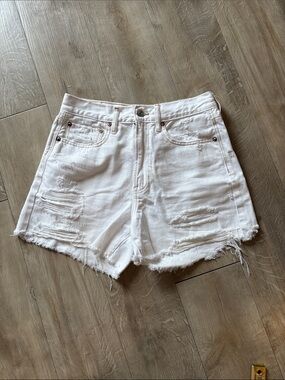 American Eagle Outfitters Size 6 Women's High-Rise White Distressed Denim Shorts